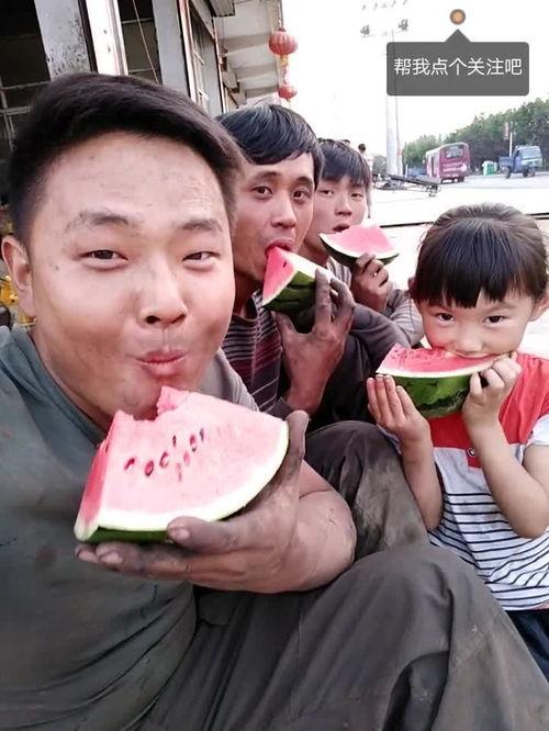 老板拿个瓜吃,拿瓜解暑，共享夏日清凉时光