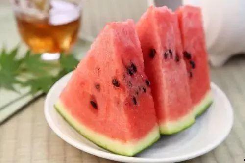 吃瓜解暑