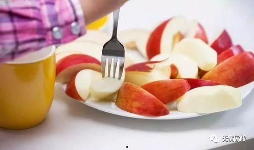 吃苹果加吃瓜的文案搞笑,笑果连连，美味双享！