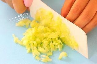 安静的夜晚吃瓜